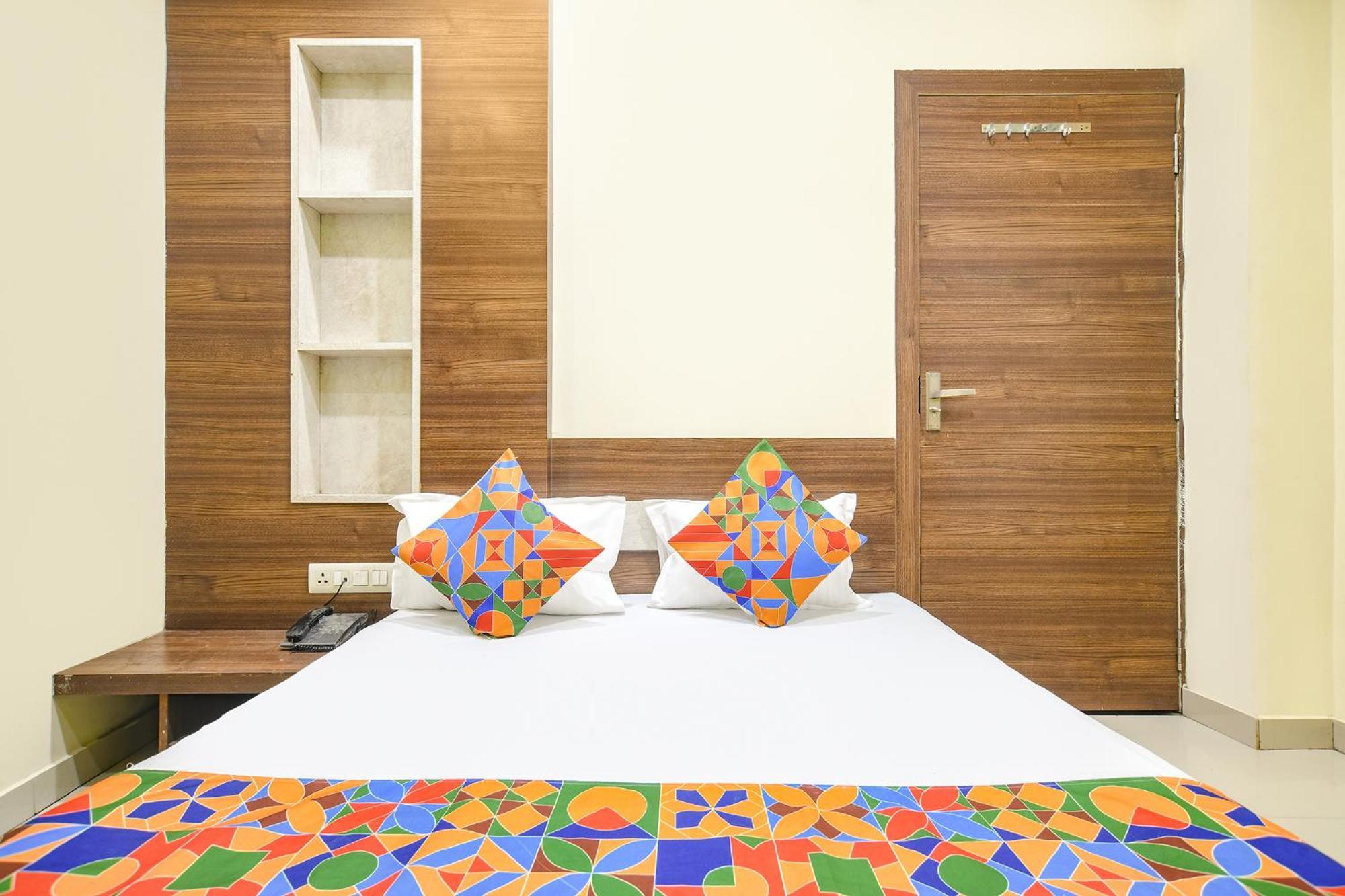 Fabexpress Blue Star Hotel Ujjain Exterior photo