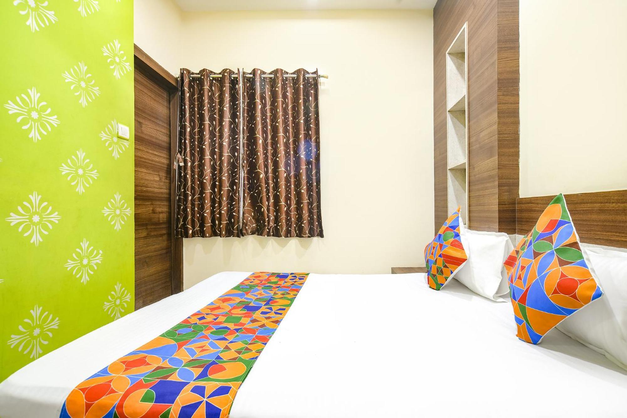 Fabexpress Blue Star Hotel Ujjain Exterior photo